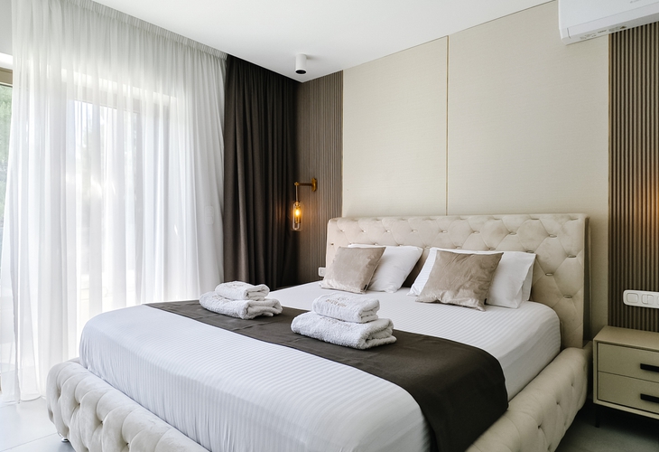 Room: 2 | Bedroom